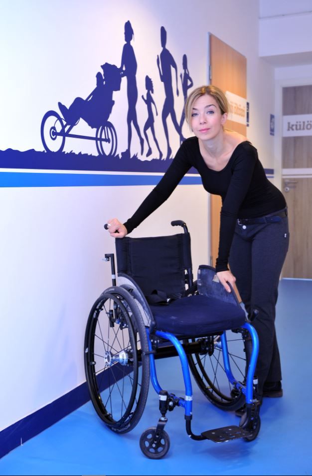 Kovács Patrícia, a SUHANJ! Alapítvány és a Tork a fogyatékkal élők speciális kézmosási igényeire hívja fel a figyelmet