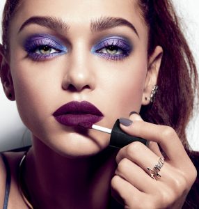 AVON, mark. Rúzs és más