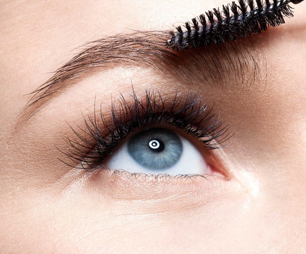 Szemöldök formázása, rúzs és más