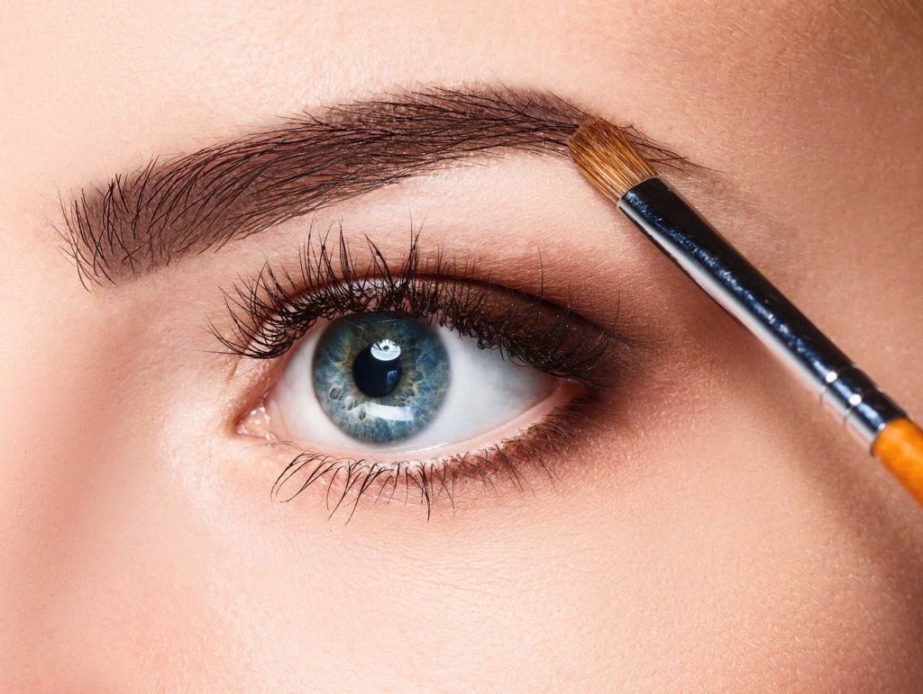 Szemöldök formázása, rúzs és más