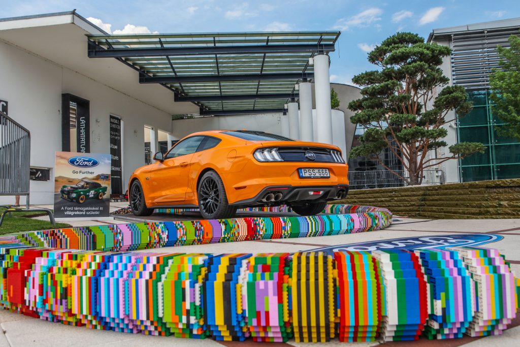 Ford Mustang, Kis Gergely, Lego világrekord, rúzs és más 