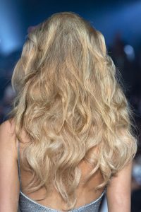 Hajnövesztés, hosszú haj, hajnövesztéshez, tippek, kristen hair, invisibobble, authentic Beauty Concept, haj, hajápolás, hosszú, rúzs és más, kérastase