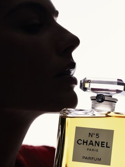 margot robbie, chanel, no5, 5, edp, nagykovet, illat arca, ruzs es mas, reklampkampany