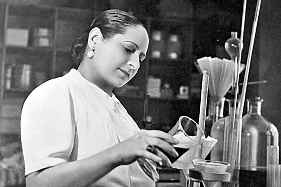 helena rubinstein, rubinstein, luxusmarka, kozmetikai, kozmetikum, borapolas, antiage, antiaging, oregedesgatlo, borfiatalito, amerikai, ruzs es mas, douglas, douglas magyarorszag, powercell, prodigy, replasty