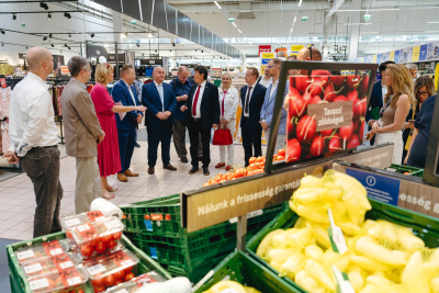 tesco, budaors, budaorsi tesco, megujul, kenyelmi szolgaltatas, ruzs es mas, megnyito, hipermarket